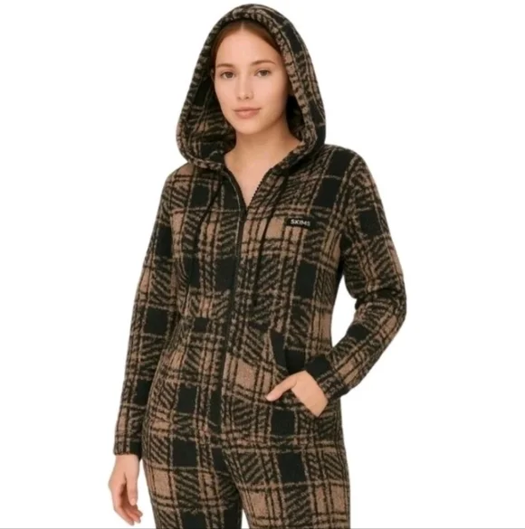 SKIMS Cozy Knit Black And Tan Plaid Jumpsuit Pajama Loungewear Cozy Zip Up 8/10 - Picture 2 of 12